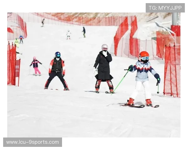 冰雪运动学院完善少儿滑雪教学评估与等级体系，儿童滑雪培训